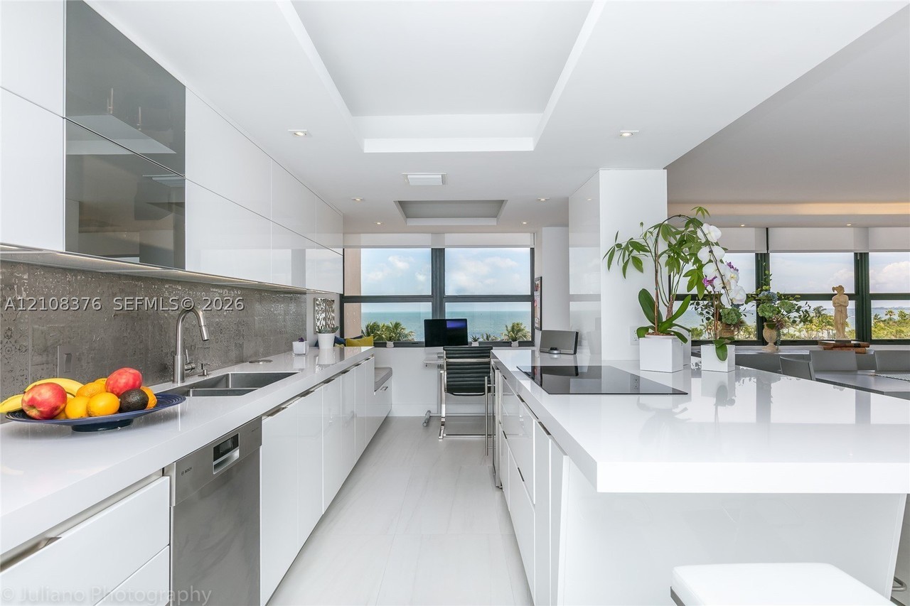 3 Grove Isle Dr #C502 - Photo 4 of 29