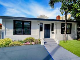 900 Sw 8th Ct #FRONT - Photo 1 of 1