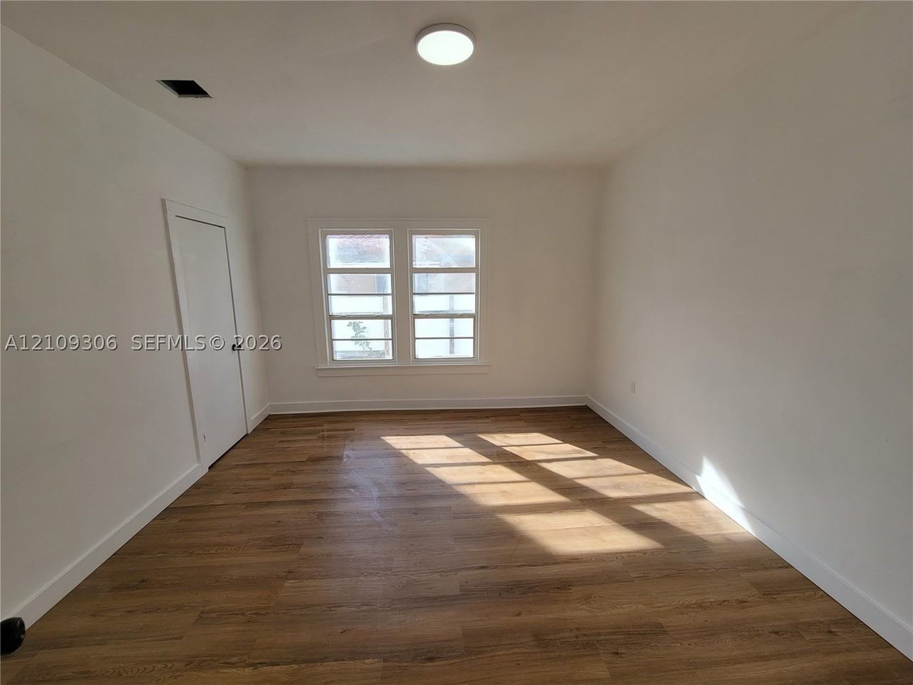 900 Sw 8th Ct - Photo 4 of 12