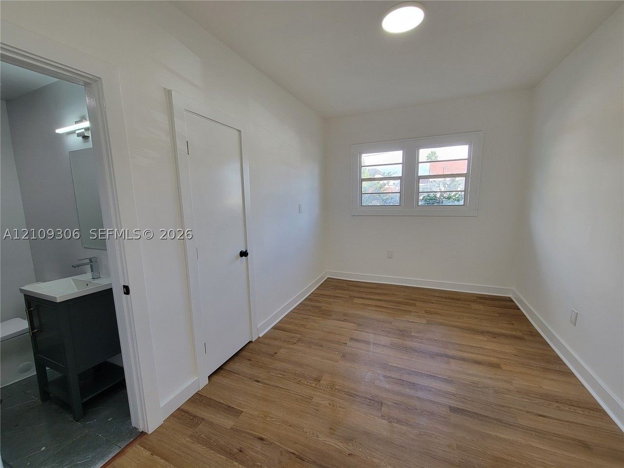 900 Sw 8th Ct - Photo 5 of 12