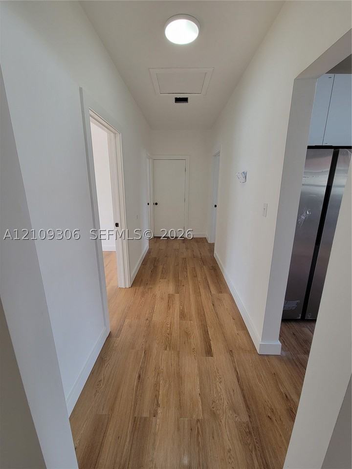 900 Sw 8th Ct - Photo 6 of 12