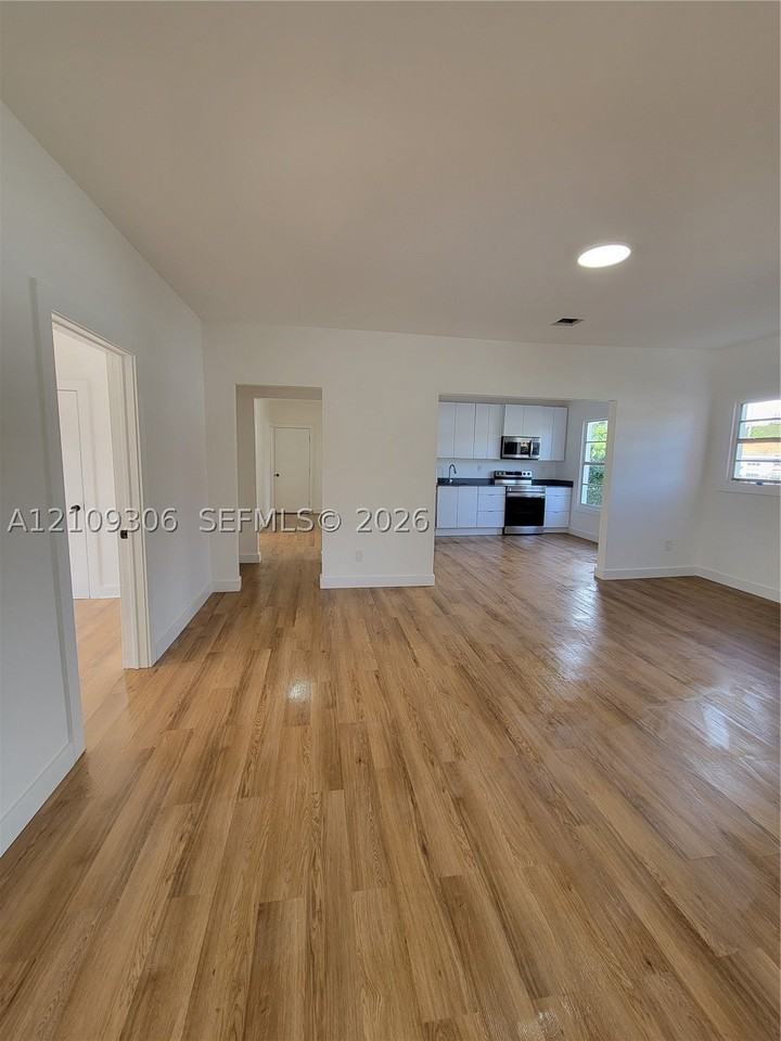 900 Sw 8th Ct - Photo 7 of 12