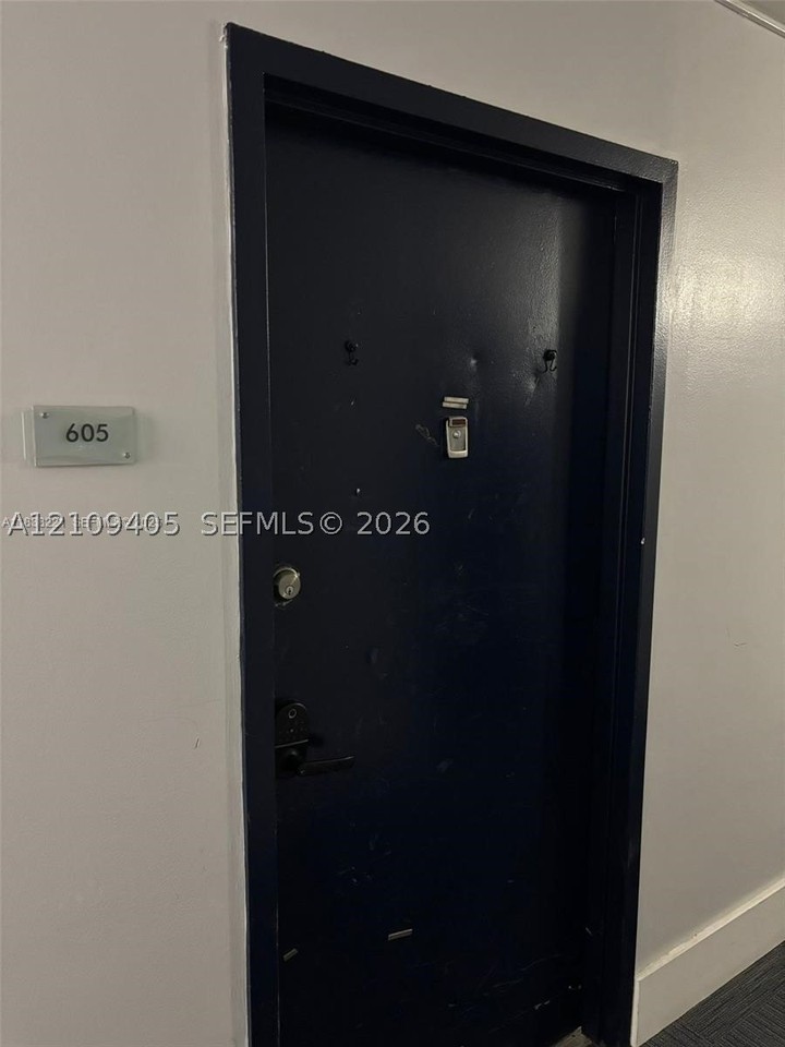 800 N Miami Ave #E605 - Photo 2 of 10