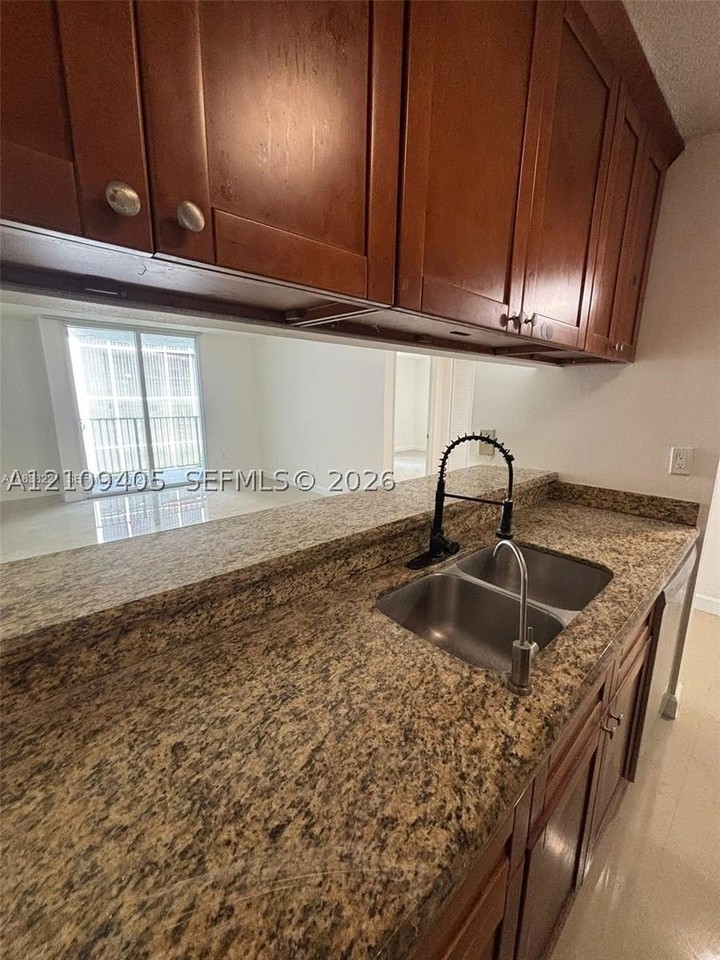 800 N Miami Ave #E605 - Photo 6 of 10