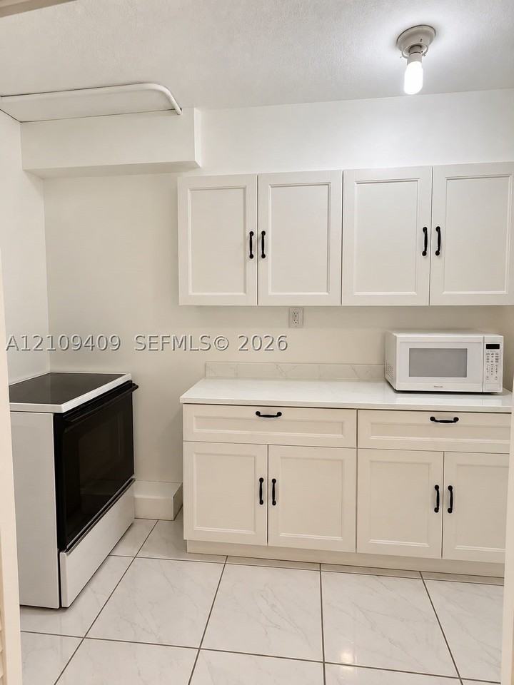 1715 Sw 84th Ave #0 - Photo 2 of 9