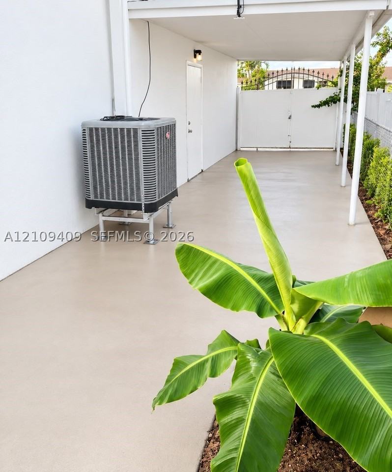 1715 Sw 84th Ave #0 - Photo 3 of 9