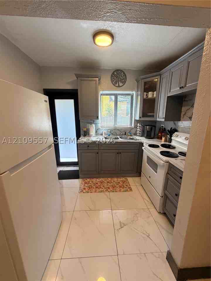 510 Sw 10th Ave #512 - Photo 4 of 9