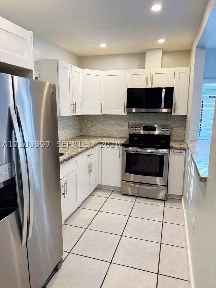 3503 Sw 12th St #3503 - Photo 5 of 11