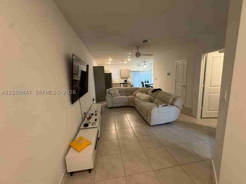 1479 Ne 3rd Ave #0 - Photo 5 of 32