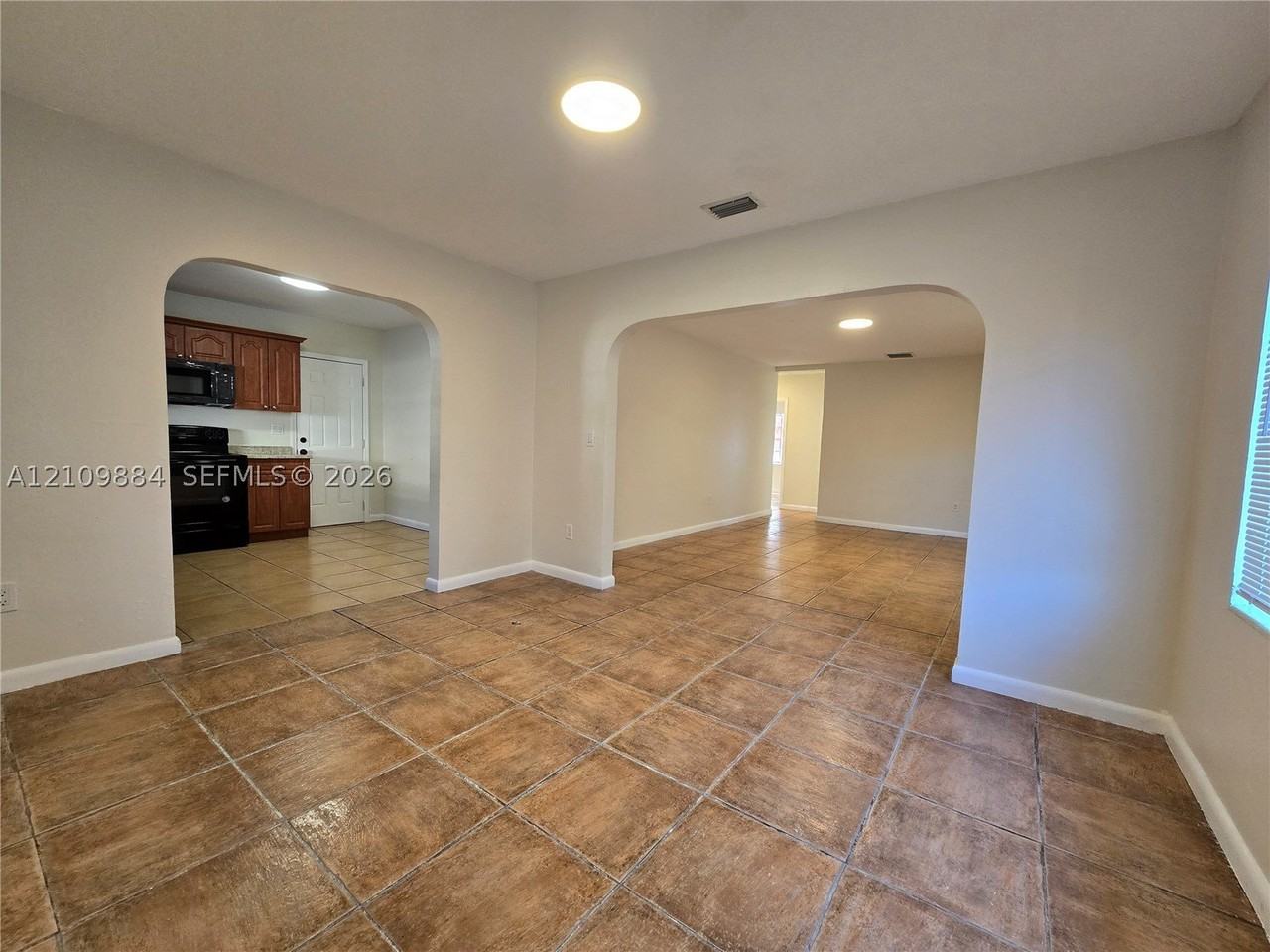 1401 Nw 115th St - Photo 5 of 17