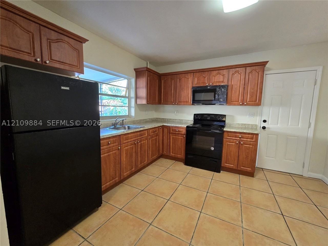 1401 Nw 115th St - Photo 7 of 17