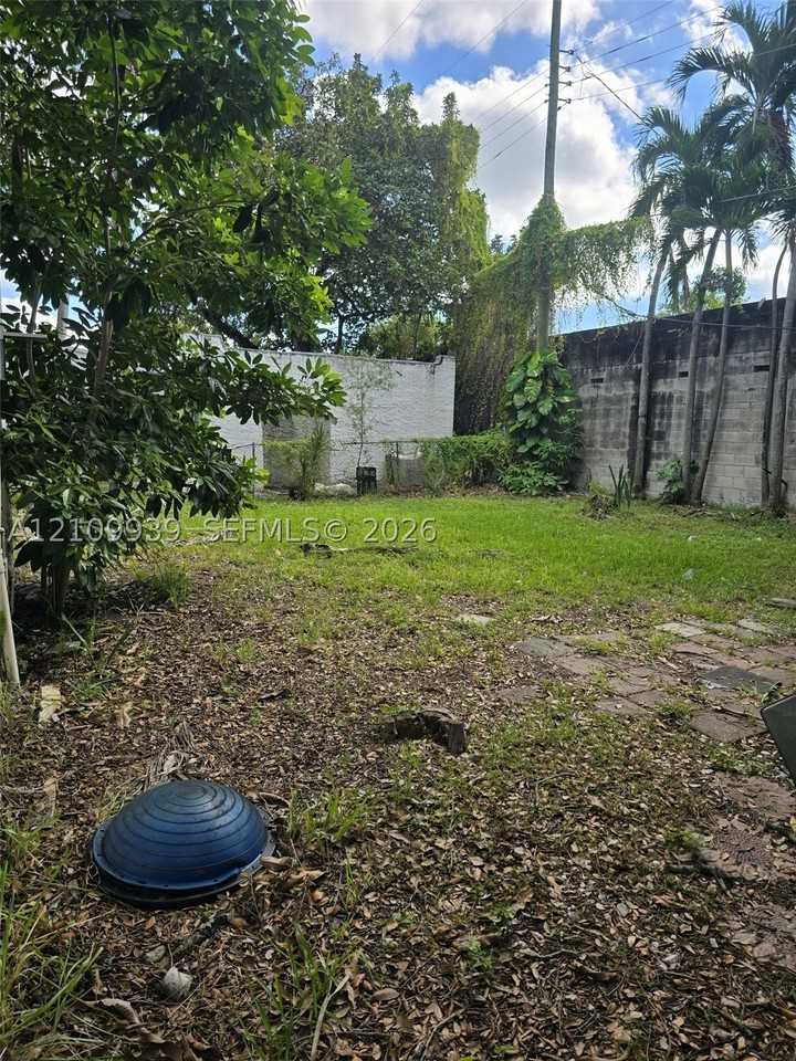 1250 Nw 55th St - Photo 4 of 14