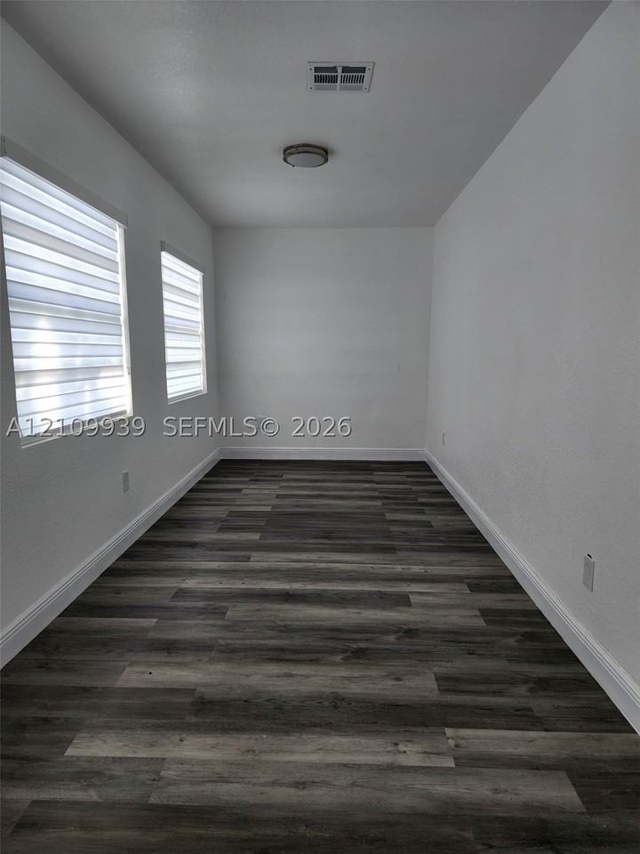 1250 Nw 55th St - Photo 5 of 14
