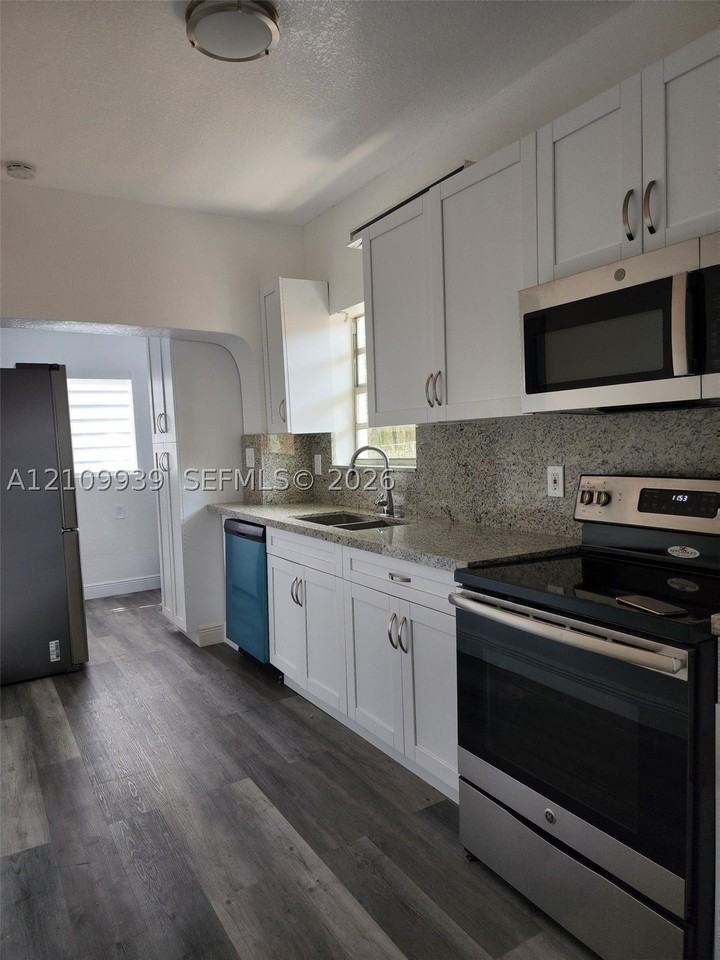 1250 Nw 55th St - Photo 6 of 14