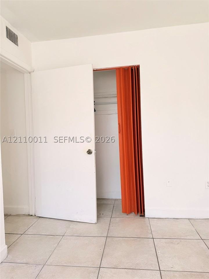 848 Sw 5th St #101 - Photo 7 of 17