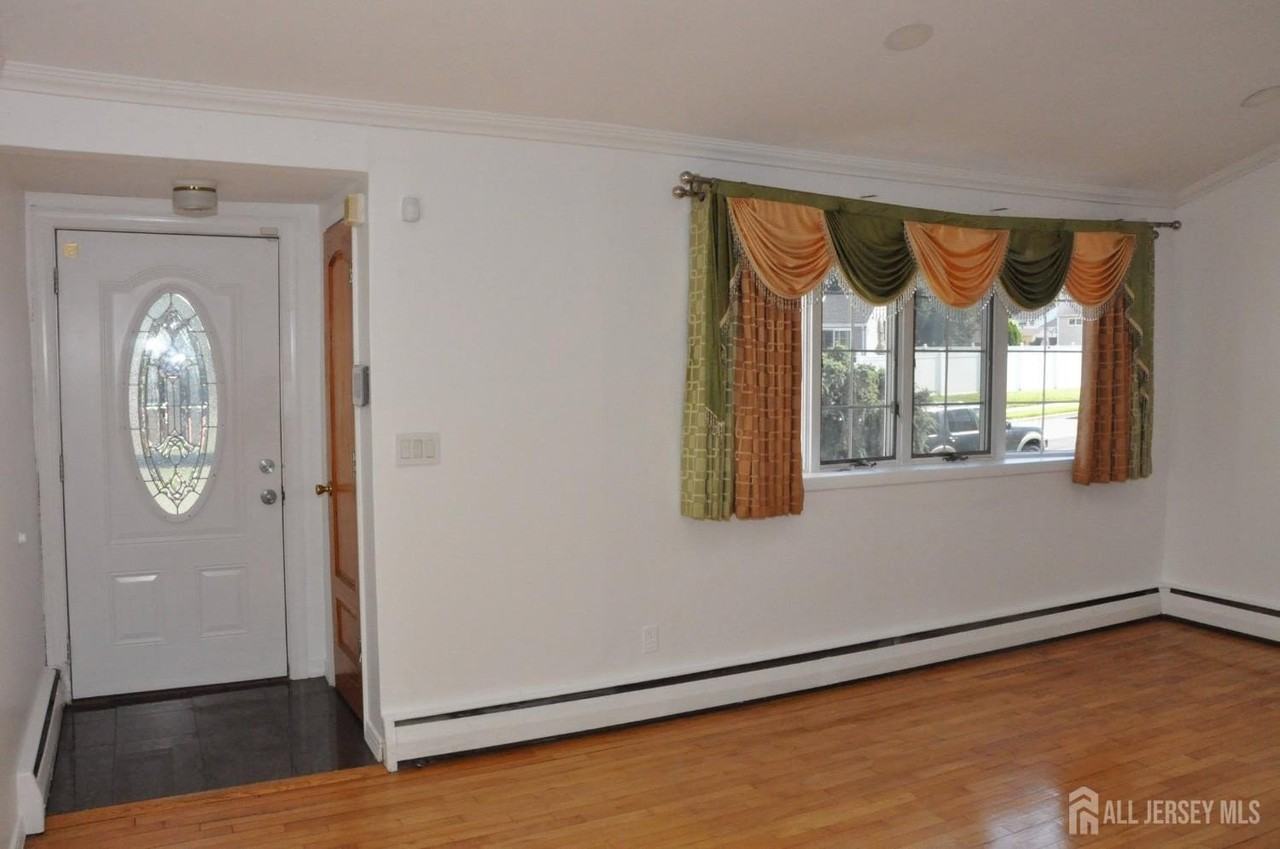 9 Florence Dr - Photo 4 of 38