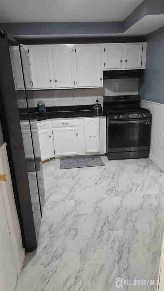 367 College Dr - Photo 3 of 9