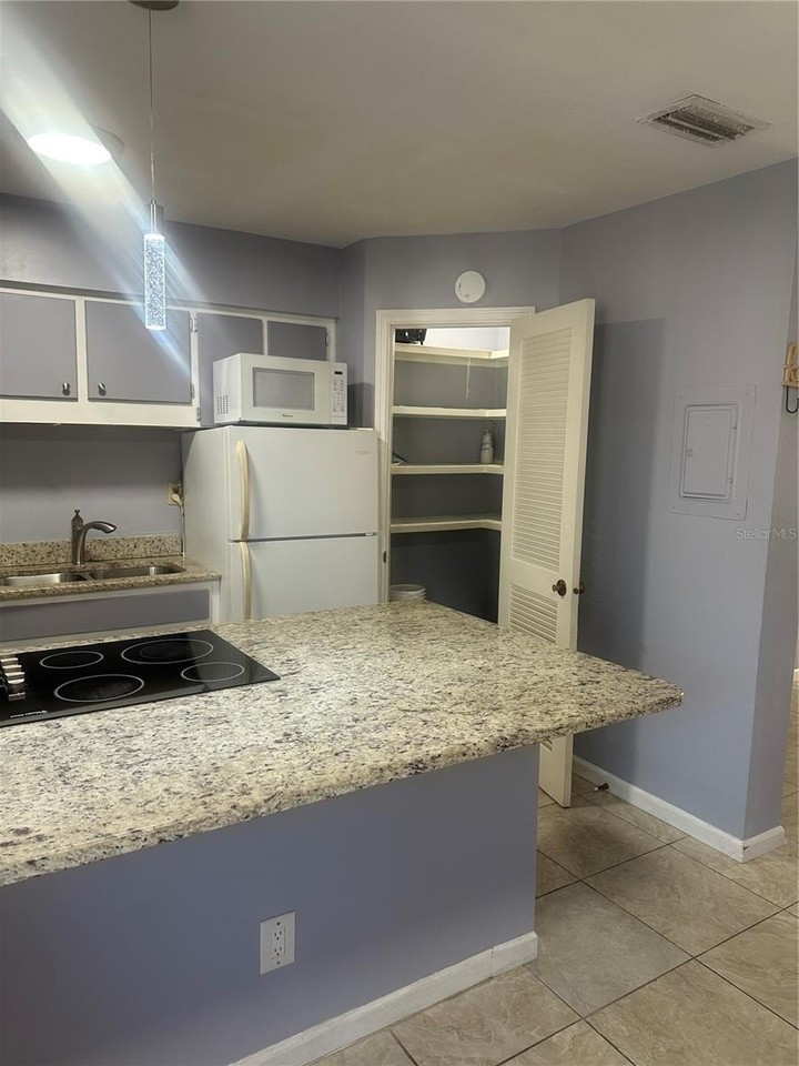 4507 9th St W #D8 - Photo 6 of 19