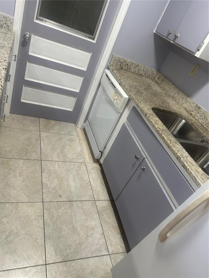 4507 9th St W #D8 - Photo 7 of 19