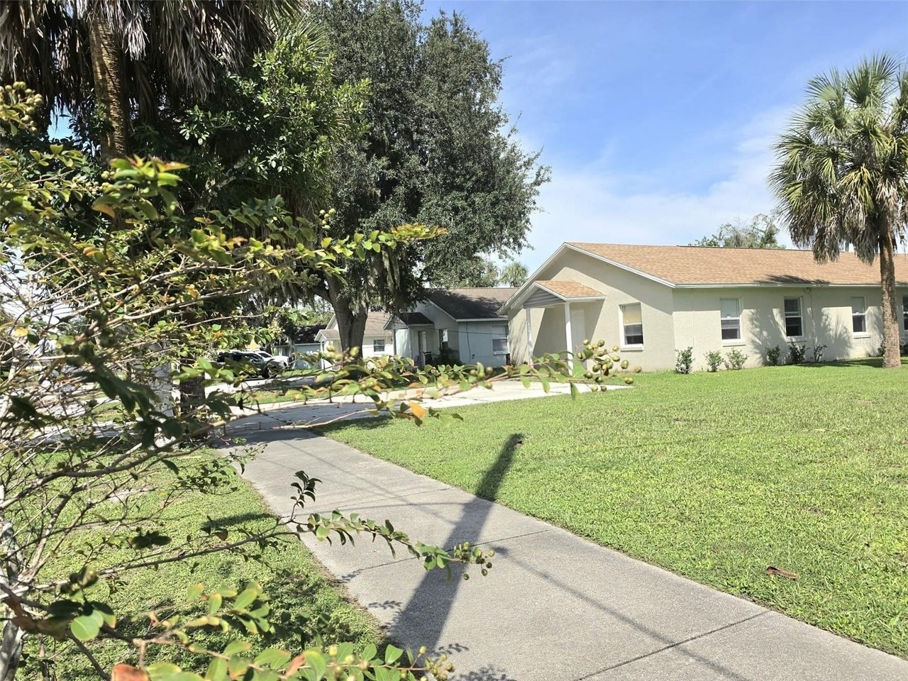 202 N Manatee Ave - Photo 2 of 15