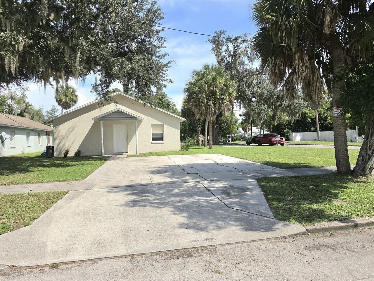 202 N Manatee Ave - Photo 3 of 15