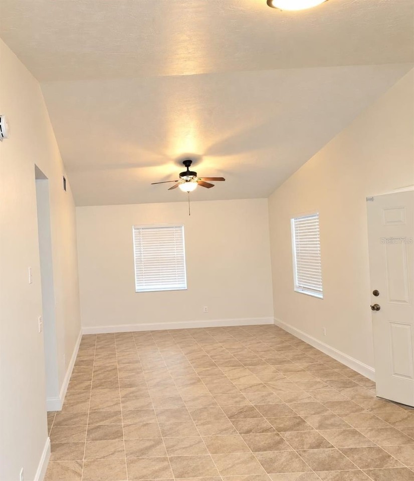 202 N Manatee Ave - Photo 6 of 15