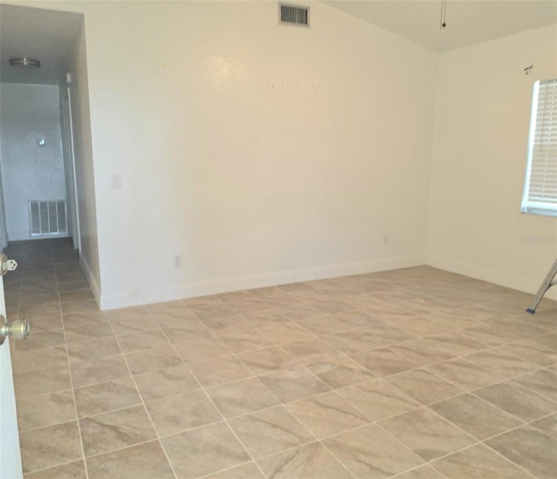 202 N Manatee Ave - Photo 7 of 15