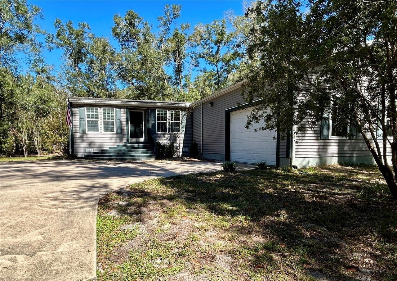 1531 Sw County Road 138 - Photo 2 of 28