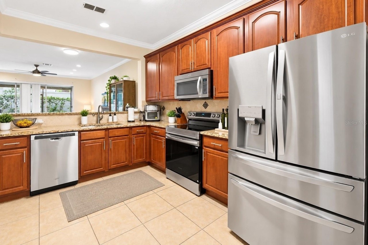 6855 Sperone St - Photo 4 of 20