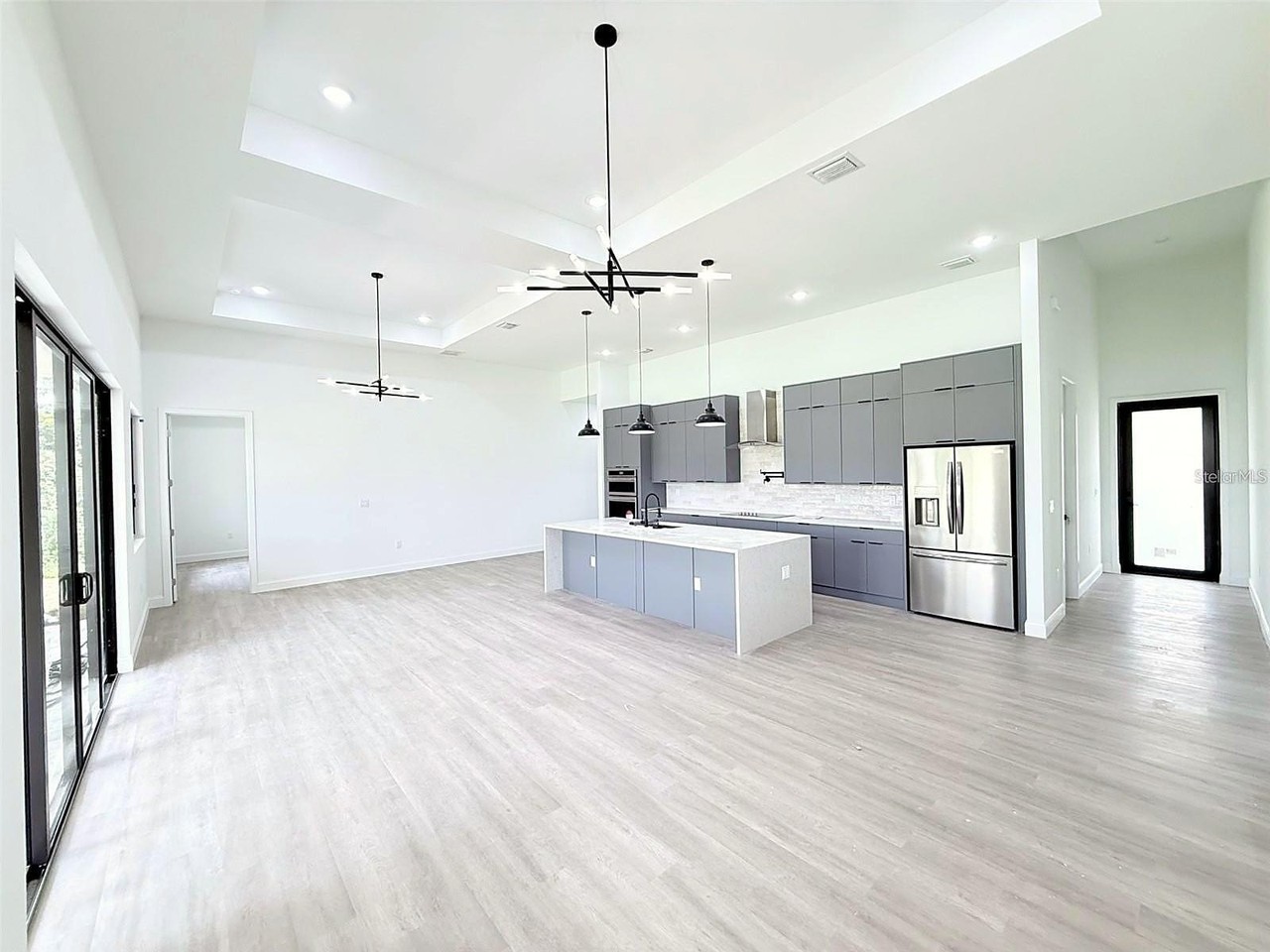1177 Petronia St - Photo 4 of 28