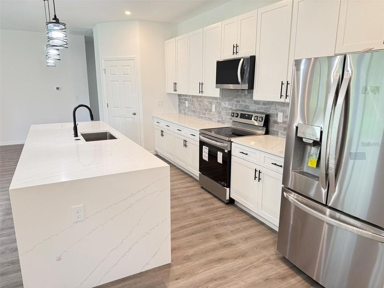1074 Kacerik St - Photo 4 of 17