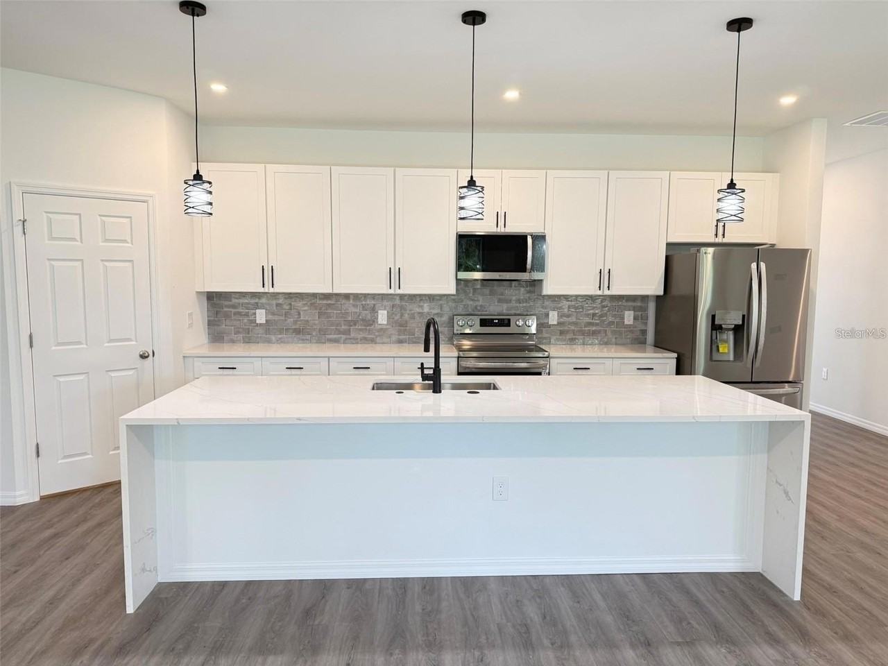 1074 Kacerik St - Photo 5 of 17
