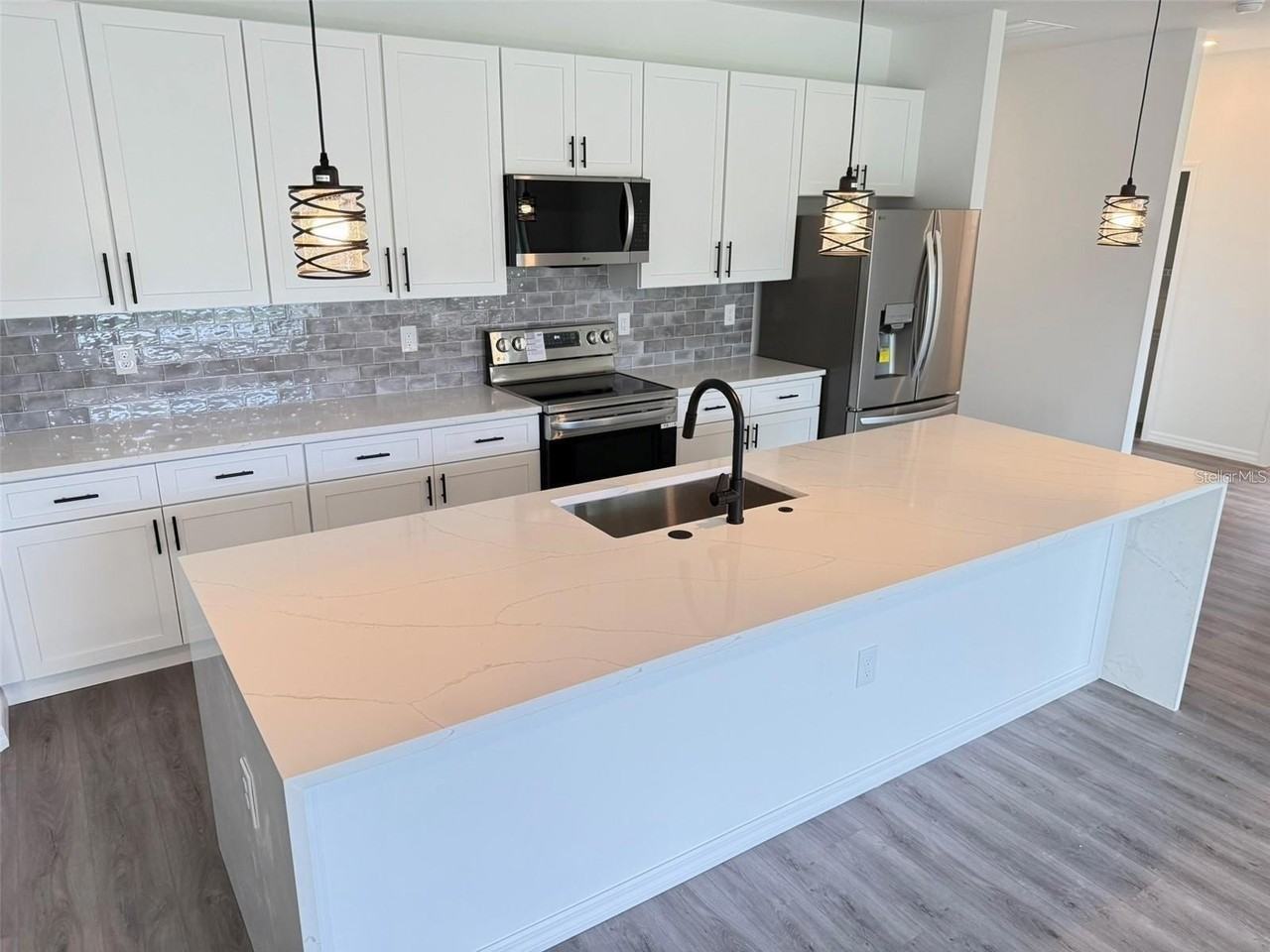 1074 Kacerik St - Photo 6 of 17