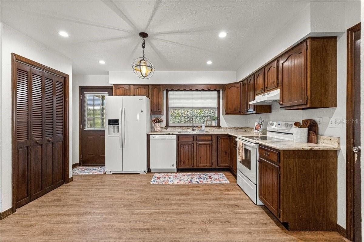 5741 Ne 4th Pl - Photo 5 of 29