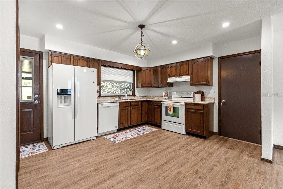 5741 Ne 4th Pl - Photo 6 of 29