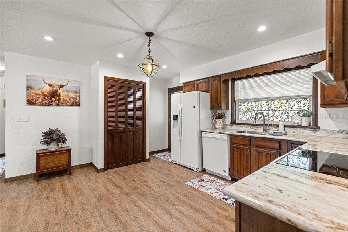 5741 Ne 4th Pl - Photo 7 of 29
