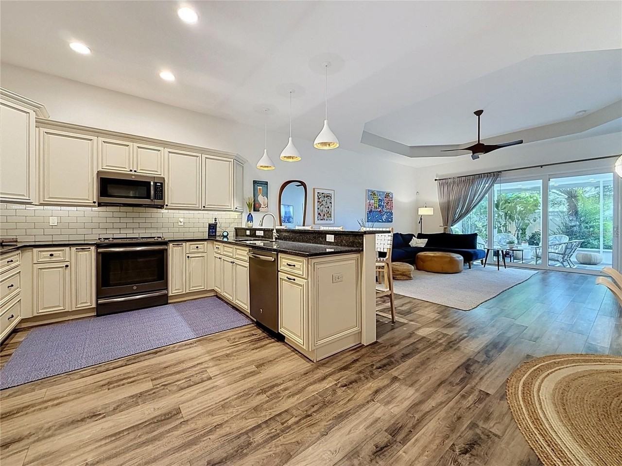501 Frances St - Photo 4 of 50