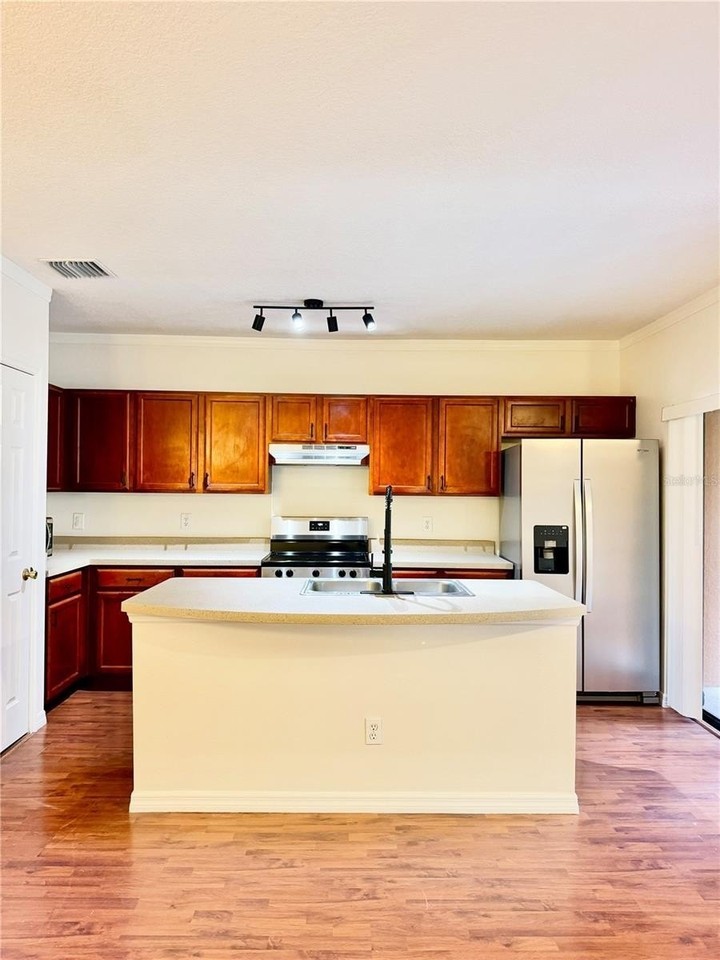 1038 Blackwater Dr - Photo 2 of 39
