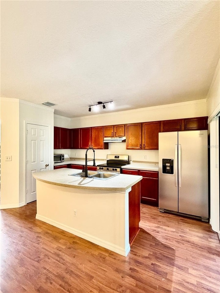 1038 Blackwater Dr - Photo 3 of 39