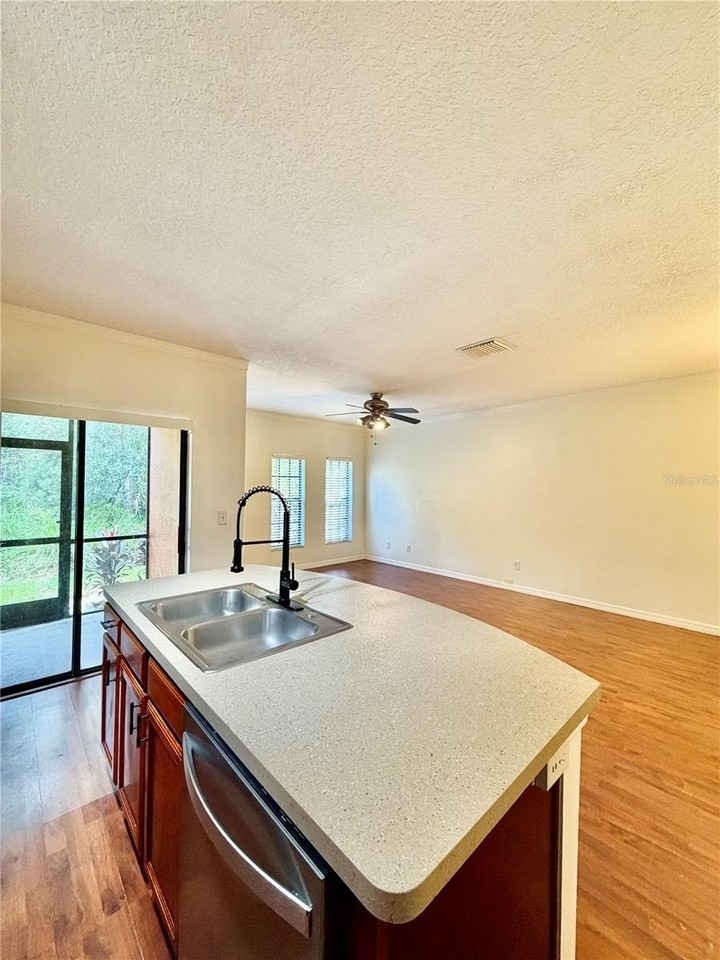 1038 Blackwater Dr - Photo 5 of 39