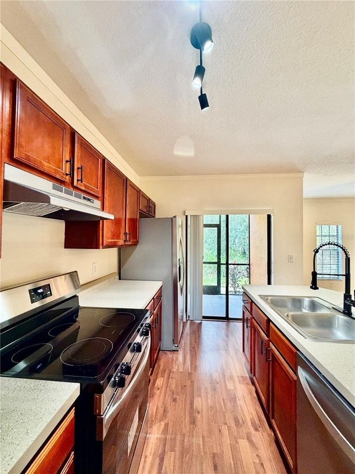 1038 Blackwater Dr - Photo 6 of 39