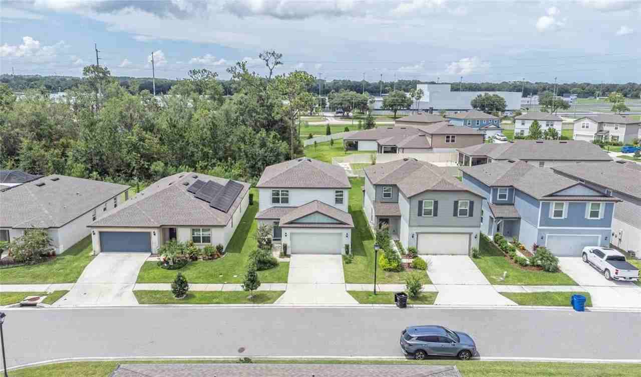 30553 Gilbern Rd - Photo 2 of 18