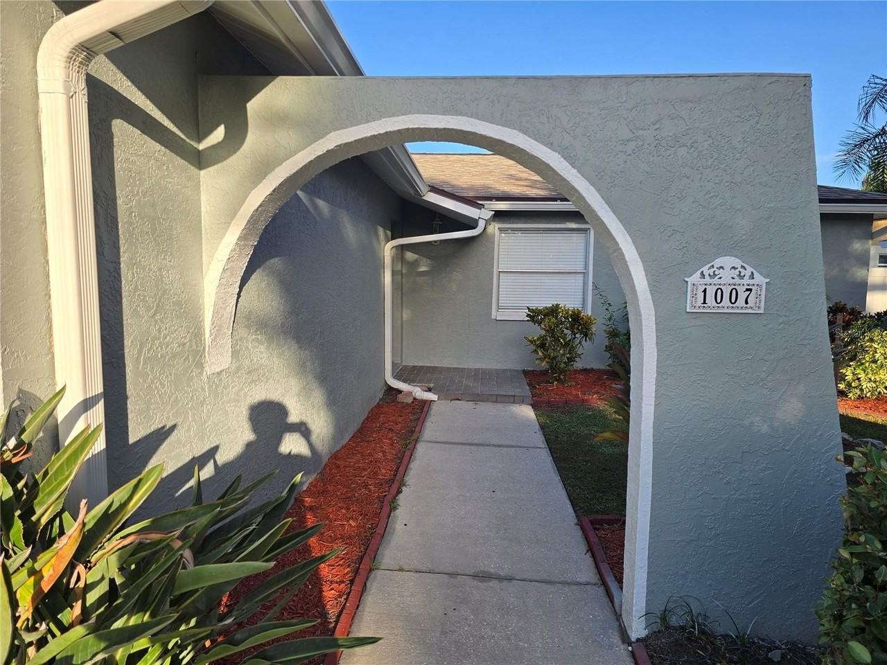 1007 Vineyard Ct - Photo 2 of 34