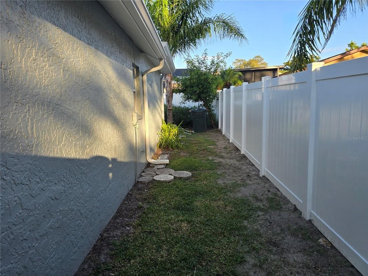 1007 Vineyard Ct - Photo 4 of 34