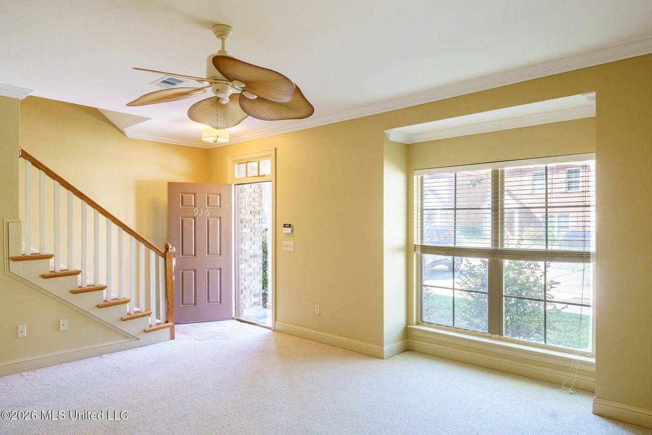 938 Jefferson Dr - Photo 4 of 19