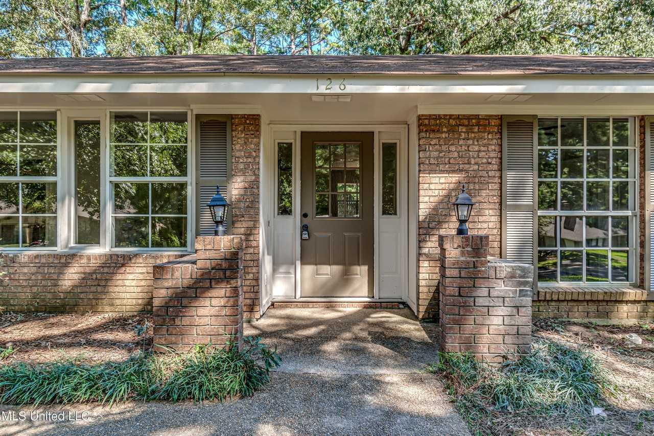 126 Woodgate Dr - Photo 2 of 50