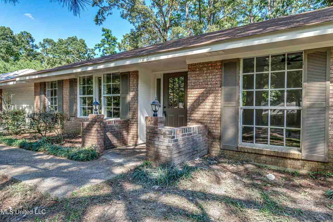 126 Woodgate Dr - Photo 3 of 50