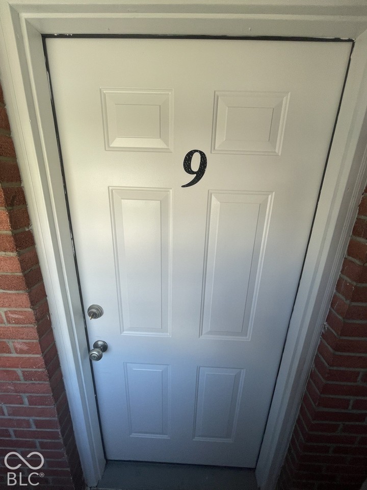 135 W Hendricks St #9 - Photo 3 of 18