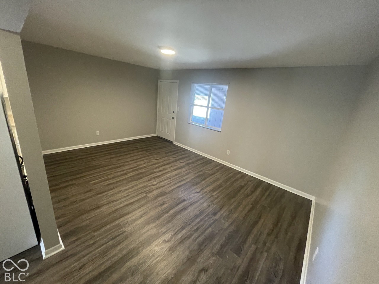 135 W Hendricks St #9 - Photo 5 of 18