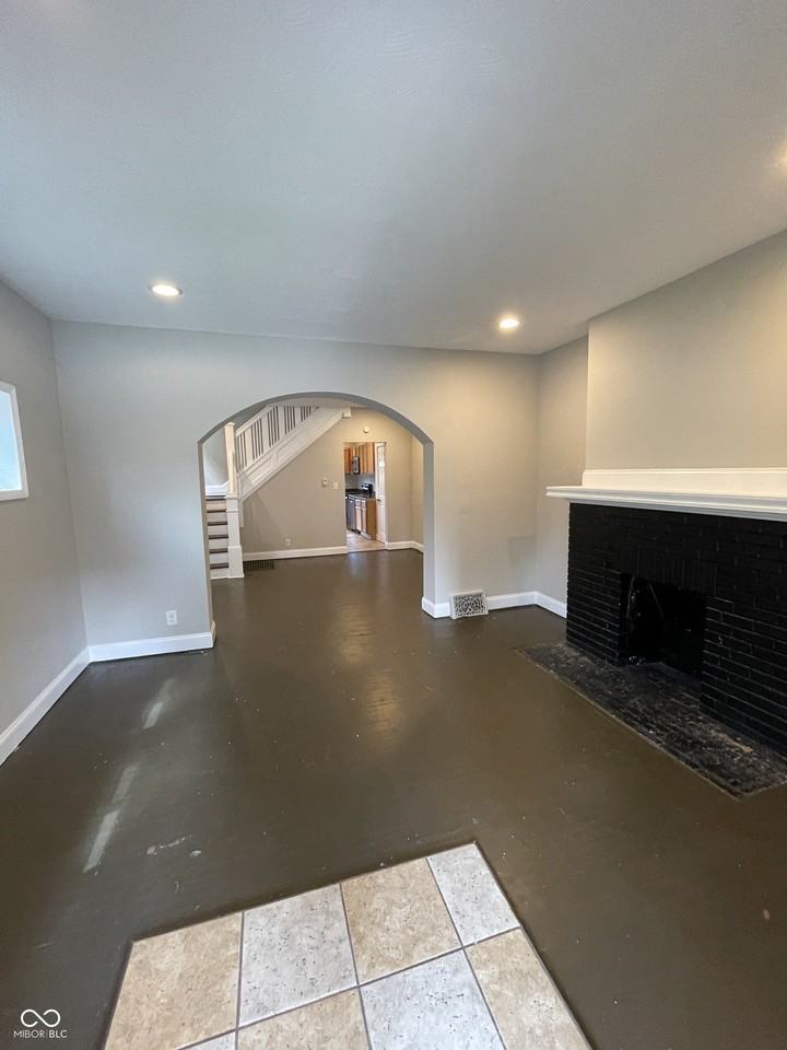 2934 N College Ave - Photo 2 of 16
